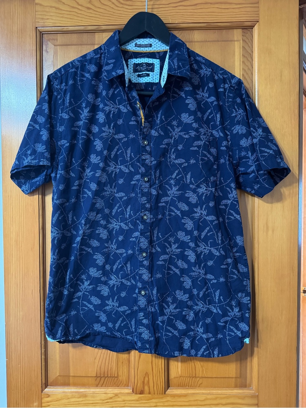 Across the Pond Navy Blue Short-Sleeve Button-Down Shirt - Leaf Print
